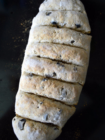 Australski kruh s maslinama i ružmarinom by Lorraine Pascale