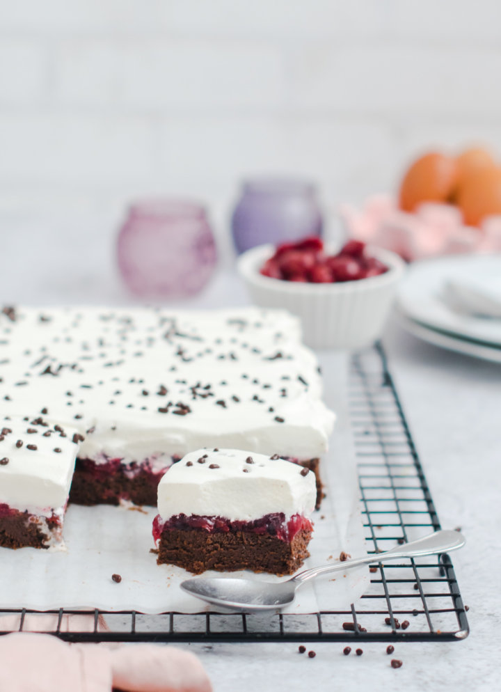 Čokoladni kolač bez brašna s višnjama